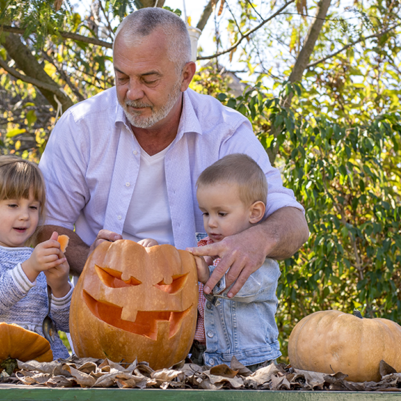 Residents with Dementia-carving-pumkin-with-grandkids